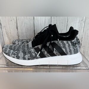 Mens Adidas Swift Run sneaker- size 11.5